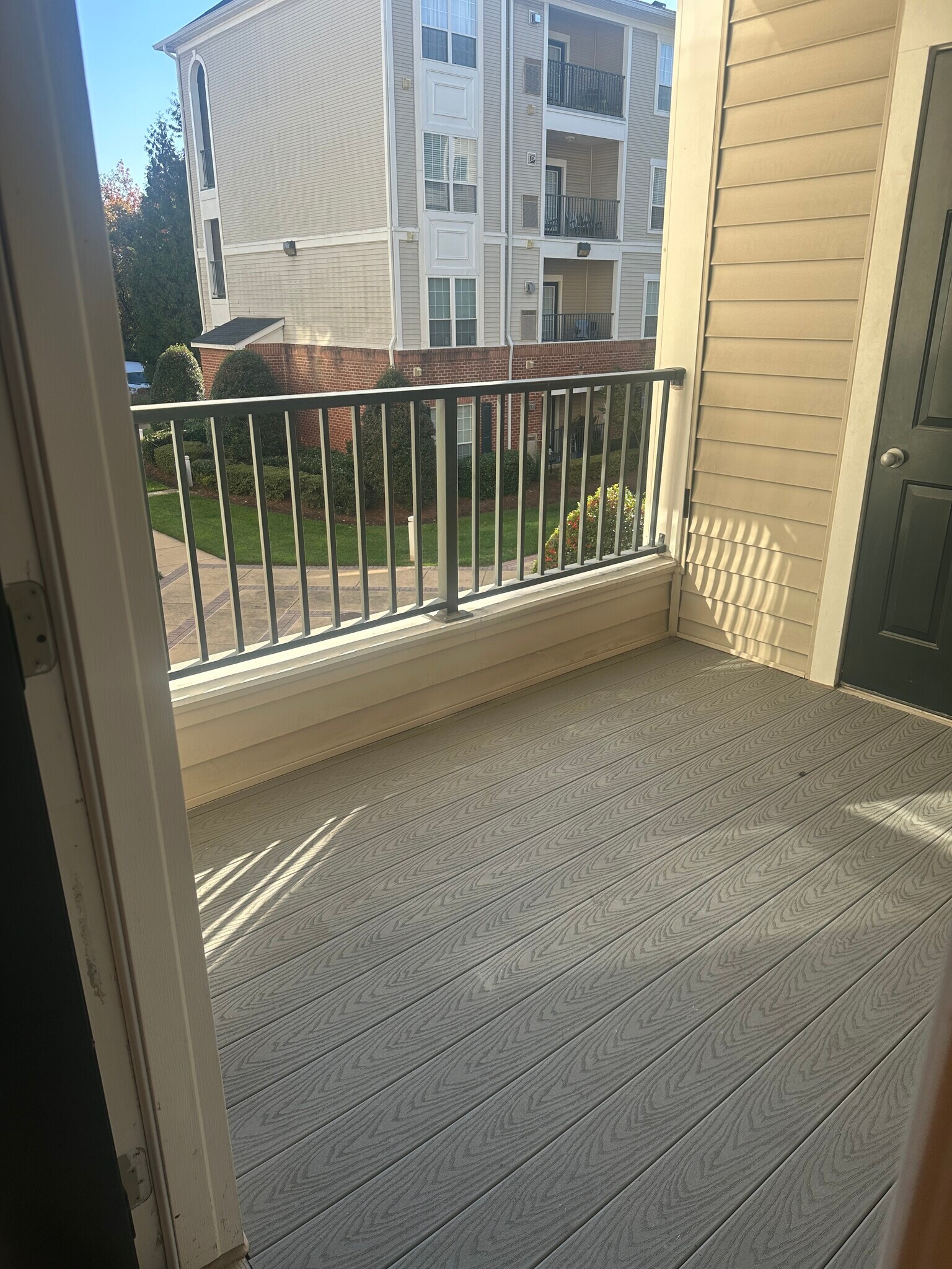 Balcony - 4860 Eisenhower Ave