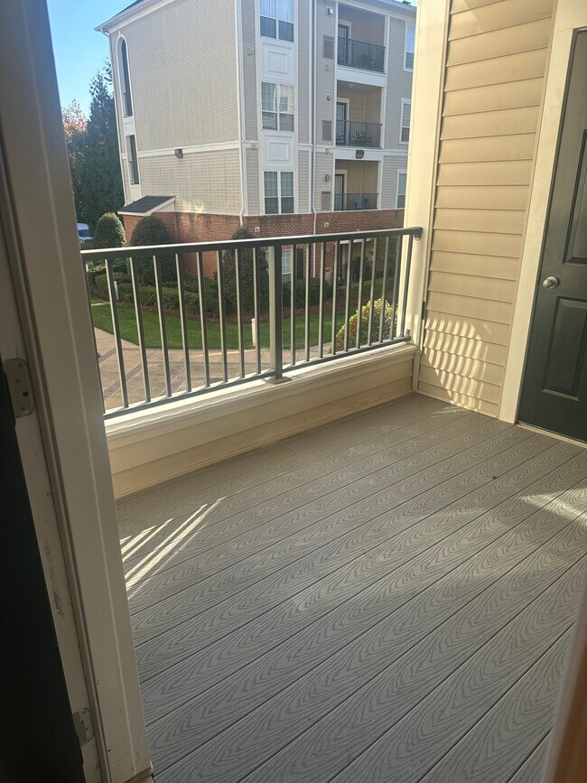 Balcony - 4860 Eisenhower Ave