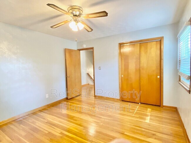 Building Photo - 137 Tanglewood Dr