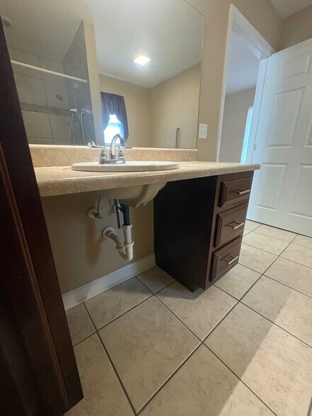 MBR Bath - 2904 Norfolk St