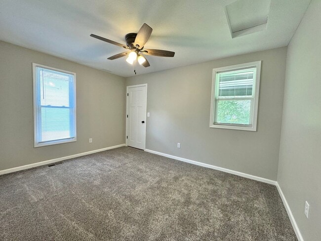Building Photo - Charming & Fully Remodeled 2-Bed Gem – You...