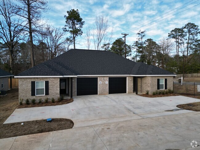 Building Photo - Creekside
