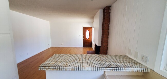 KITCHEN COUNTER/ ISLAND - 3822 Ocean Dr