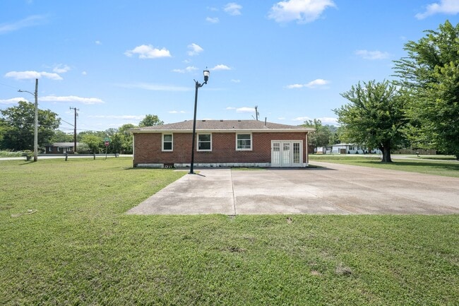 Building Photo - 3308 W Hamilton Ave