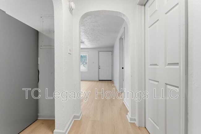 Building Photo - 16 Flint St