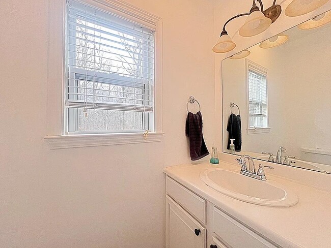 Building Photo - 206 Beauclair Dr