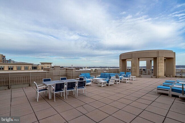 Building Photo - 3650 S Glebe Rd