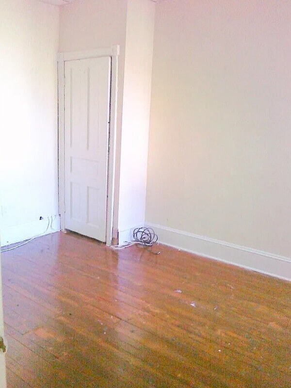 Building Photo - 915 Maple Terrace