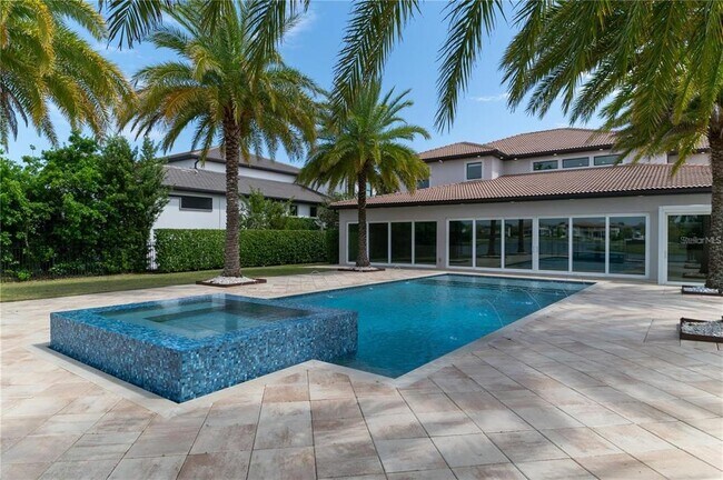 Building Photo - 13125 Casabella Dr