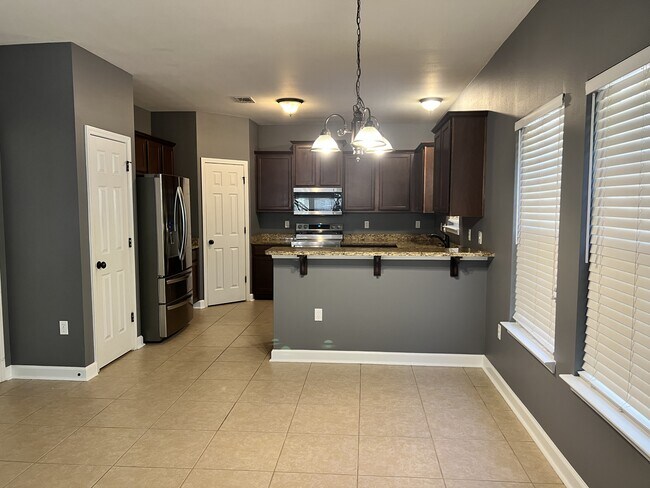 Building Photo - 6005 Fiori Dr