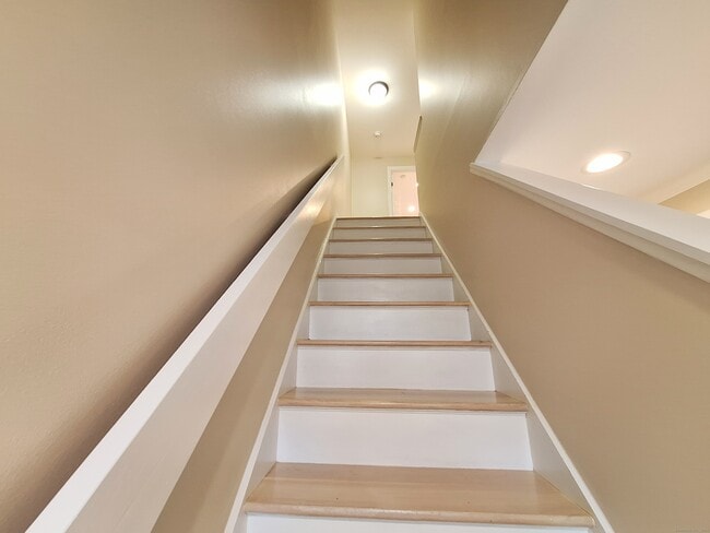 Building Photo - 238 Skyview Dr