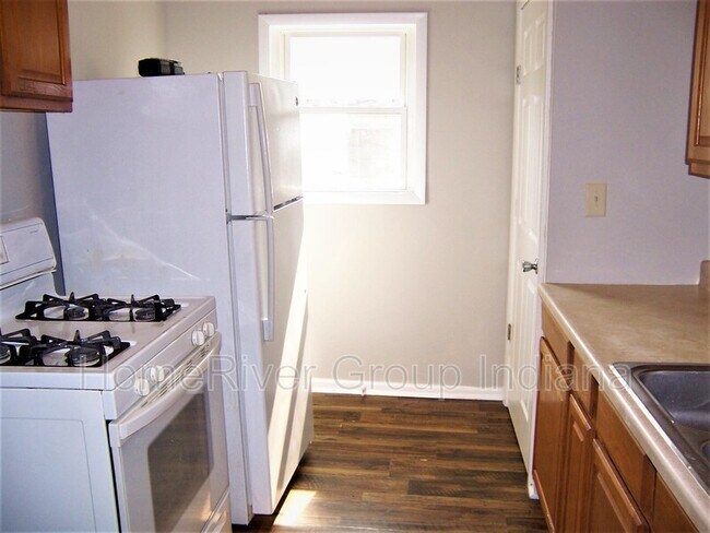 Building Photo - 3301 W 11th St