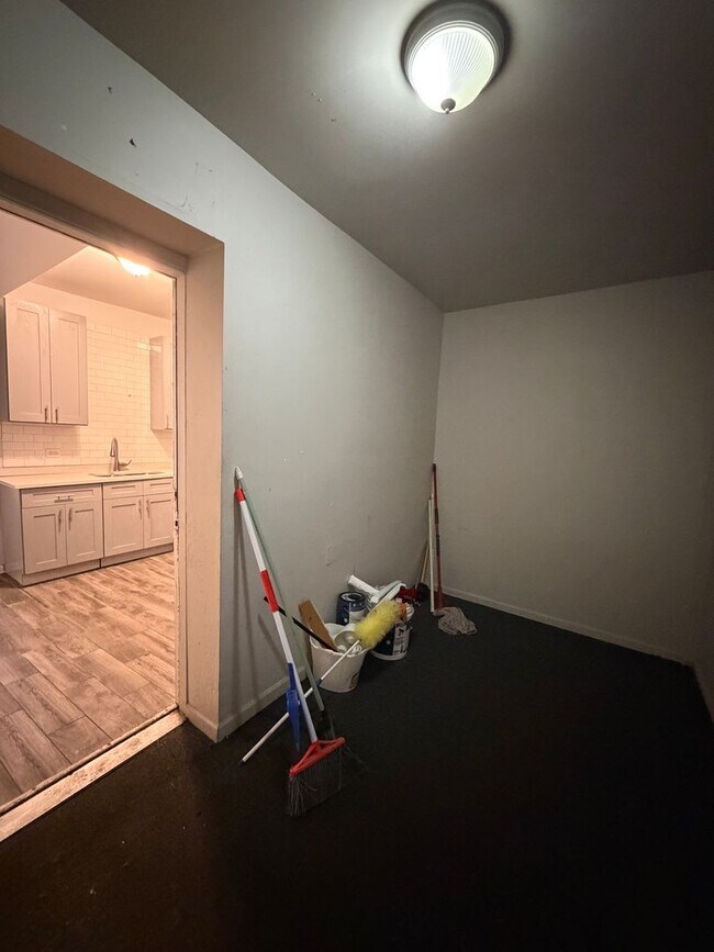 Building Photo - 7224 S St Lawrence Ave