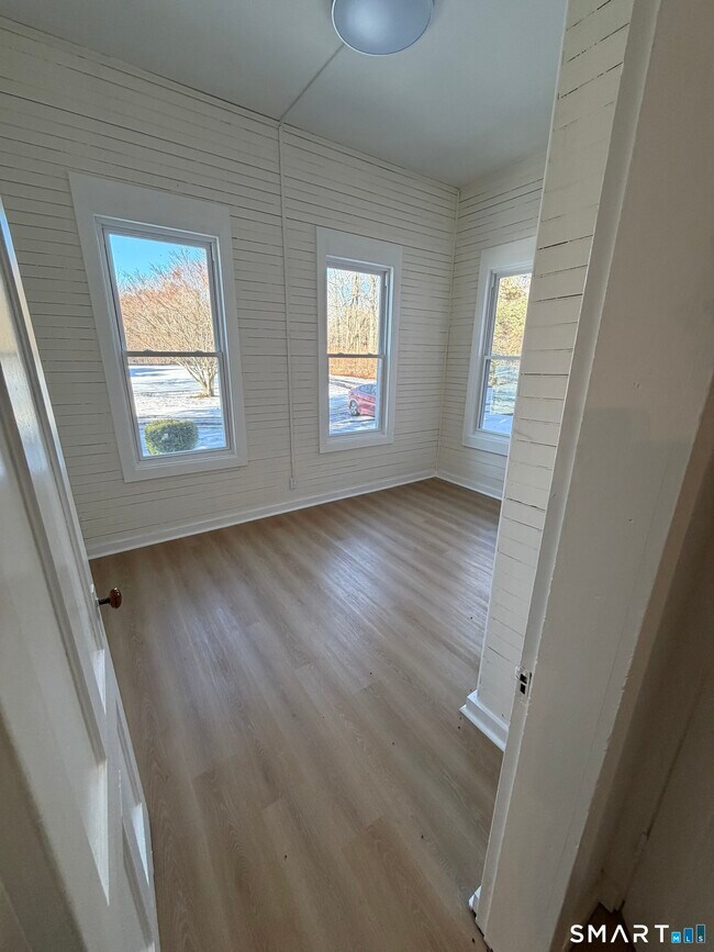 Building Photo - 473 Amity Rd