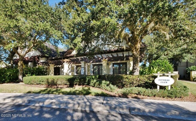 Building Photo - 135 Park Lake Dr