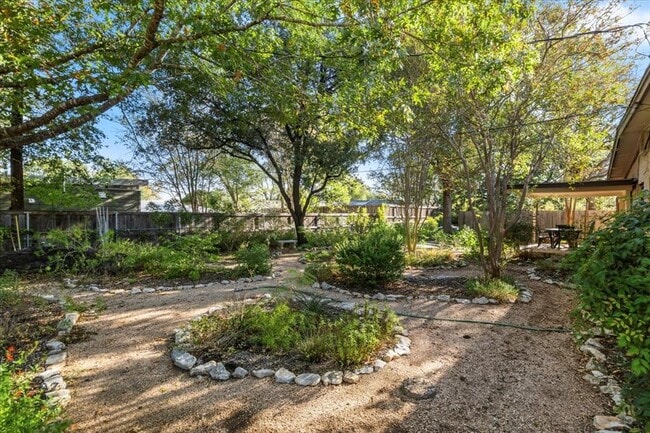 Building Photo - 3210 Bruce Dr