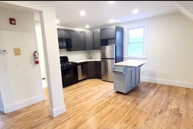 Primary Photo - 35 Pangborn Pl
