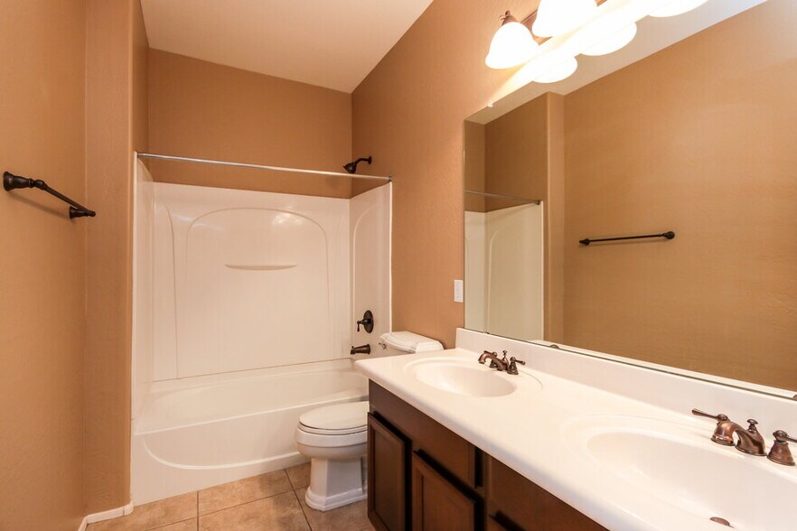 Building Photo - 6303 S 43rd Dr
