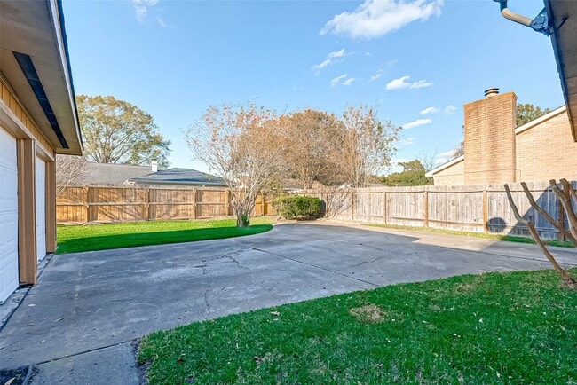 Building Photo - 22610 Deville Dr