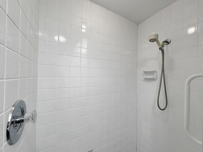 Building Photo - 16737 Meandro Dr