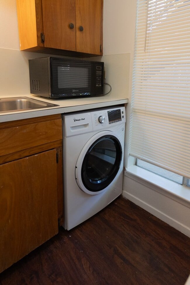 Building Photo - West Campus condos in small complex! W/D i...