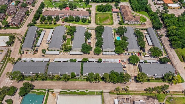 Building Photo - 10673 Braes Bend Dr