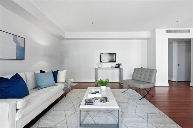 Building Photo - 197 8th St