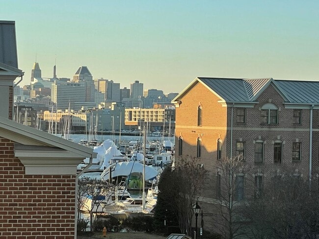 Building Photo - Luxury Condo on the Waterfront, with dedic...