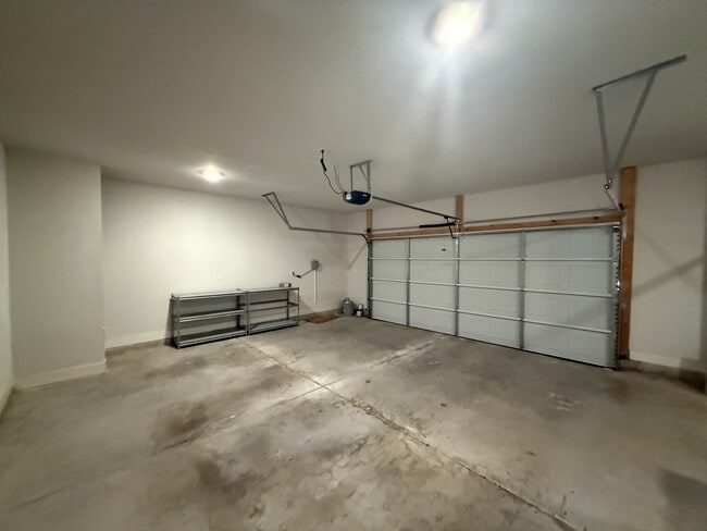 Building Photo - 22 Desert Oak Ct SW