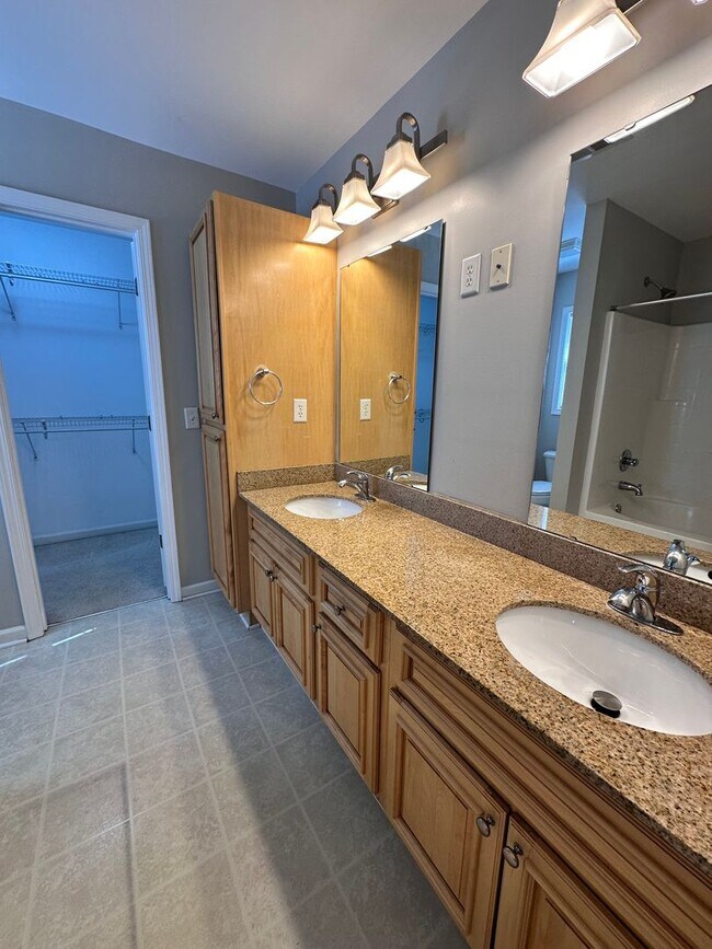 Building Photo - Exclusively Offered By Muse Realty Rentals...