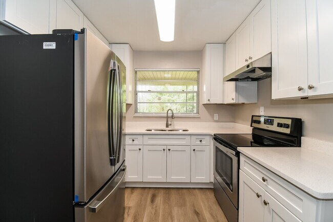 Building Photo - 8004 Patou Dr S