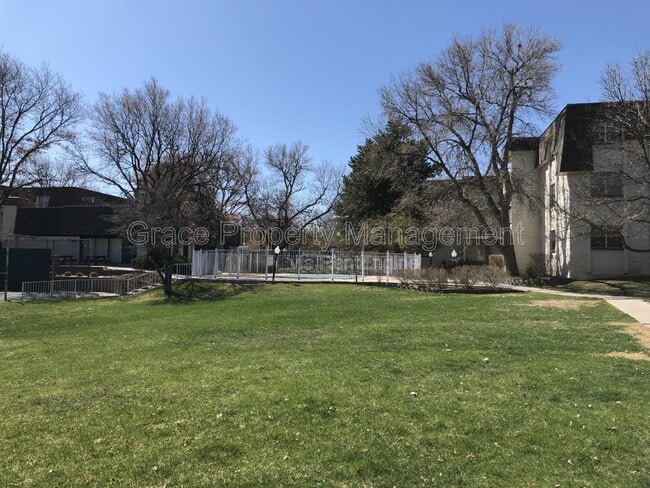 Building Photo - 5770 E Warren Ave