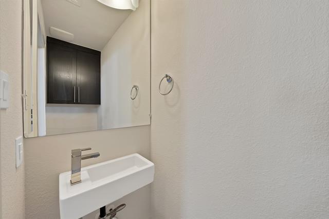 Building Photo - 5841 Oram St