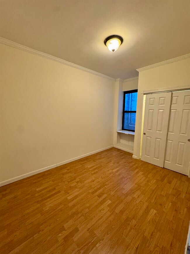 Building Photo - 250 Avenue B