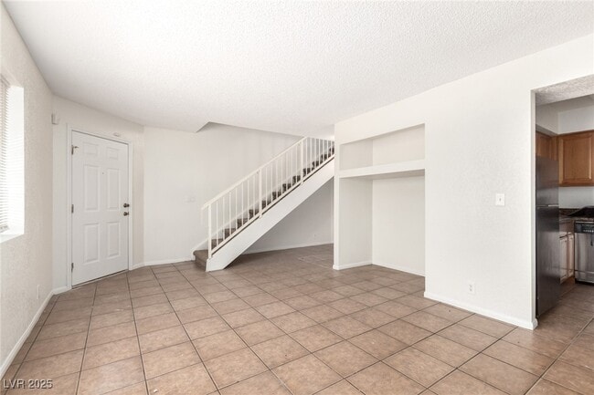 Building Photo - 100 S Crestline Dr