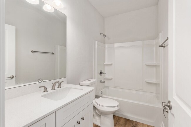 Building Photo - Historic Downtown Living – 3 Bed / 2 Bath Home