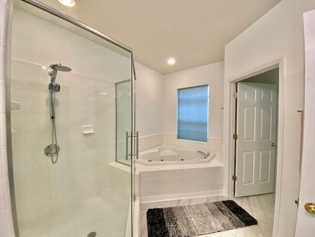 Building Photo - Renovated Haile Plantation Home – Move-In ...