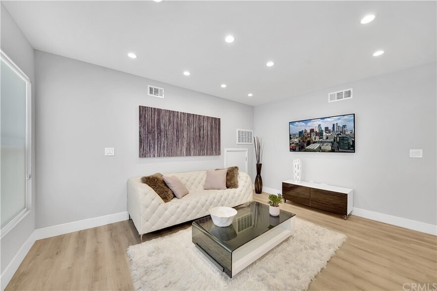 Living Room - 4415 Exposition Blvd