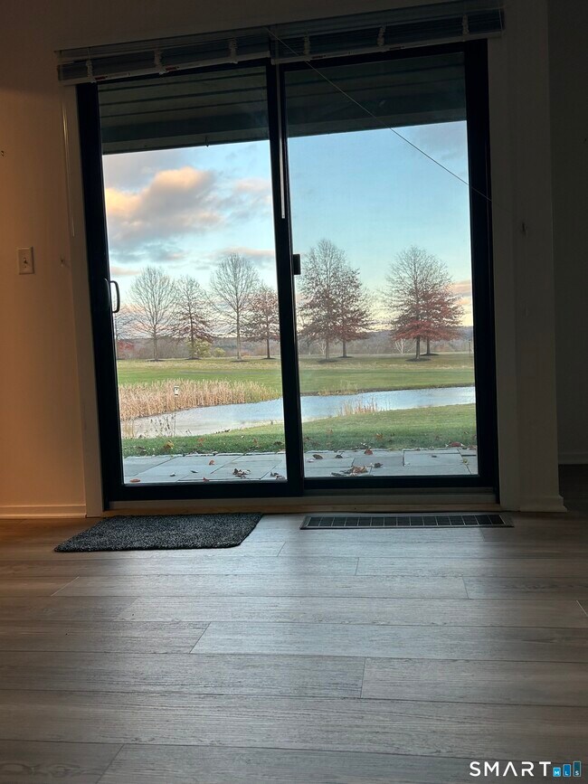 Building Photo - 419 Heritage Vlg