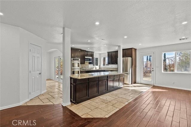 Building Photo - 1138 Lakeview Dr