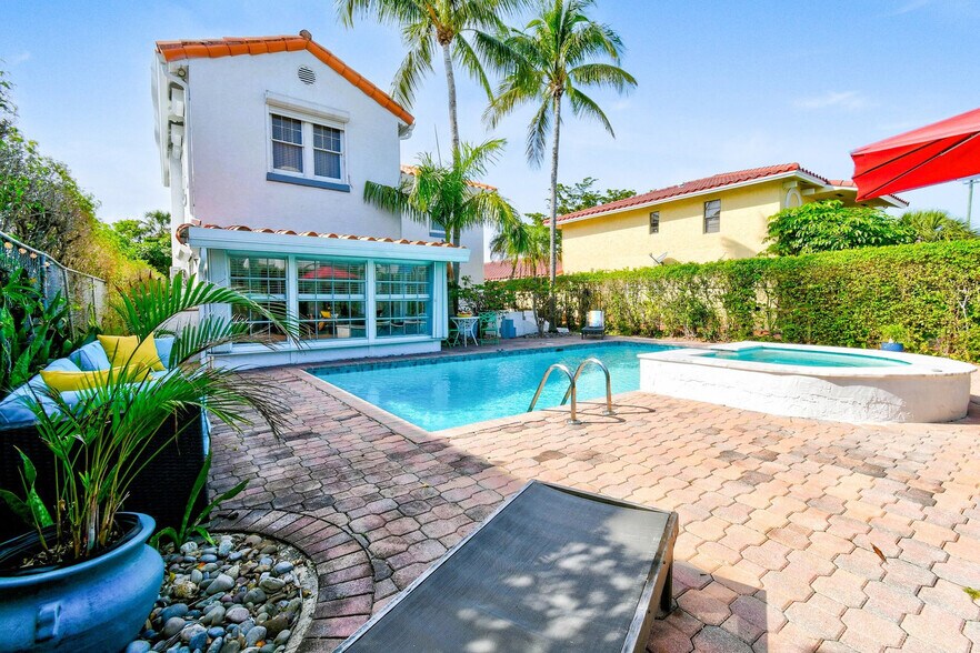 Building Photo - 414 Lake Shore Dr