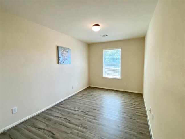 Building Photo - 2250 Waterford Park St
