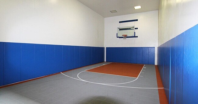Building Photo - Woodland Hills 2/Bedroom and Loft Condo!
