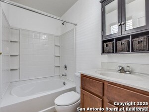 Building Photo - 9007 Oakwood Garden