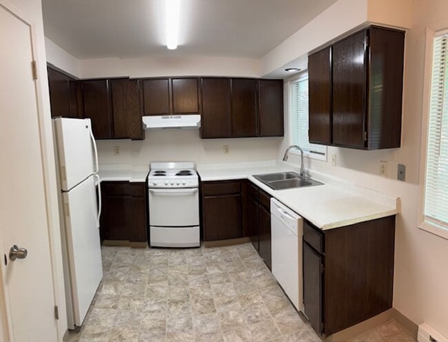 Building Photo - 1068