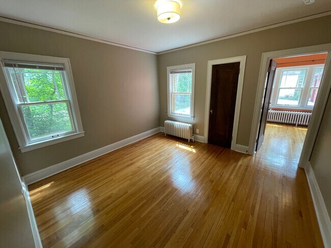 Building Photo - 3015 W 43rd St