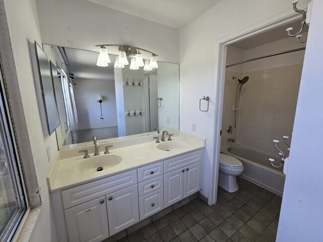 Building Photo - Upgraded 4BR,3BA Home in Ewa Gentry Summerhill with Solar PV