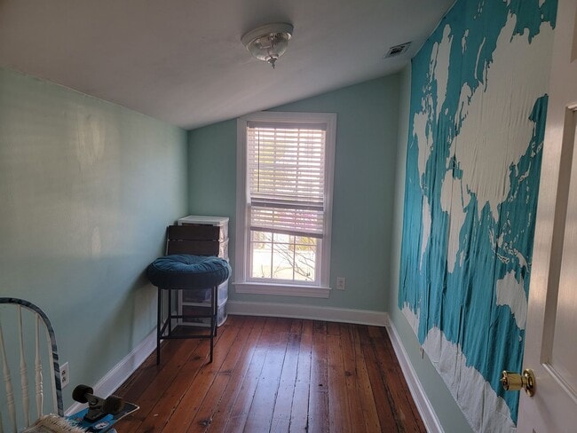 Building Photo - 2 bed / 2 bath w/Study on Wentworth St! ~ Available on May 30, 2025