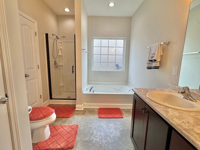 Building Photo - MOVE-IN READY [PET FRIENDLY]