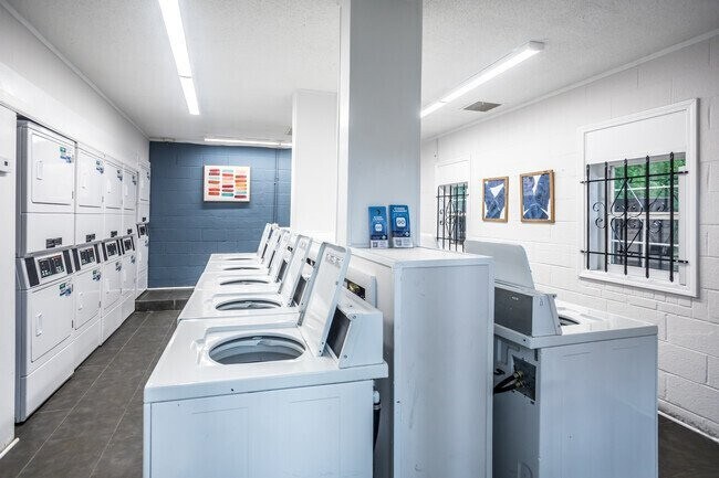 Building Photo - 3850 Jackson Ave